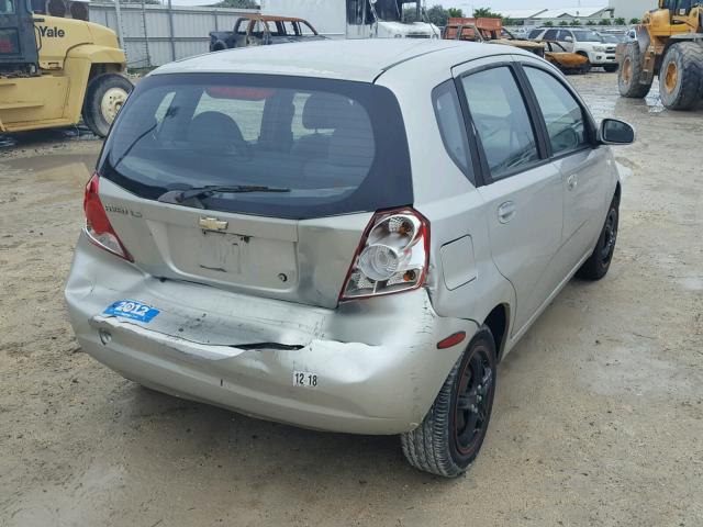 KL1TD62605B463491 - 2005 CHEVROLET AVEO BASE Srebrny zdjęcie 4
