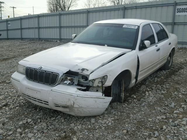 2MEFM74W9YX692387 - 2000 MERCURY GRAND MARQ WHITE photo 2