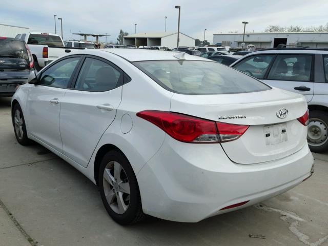 5NPDH4AE8DH370441 - 2013 HYUNDAI ELANTRA GL WHITE photo 3