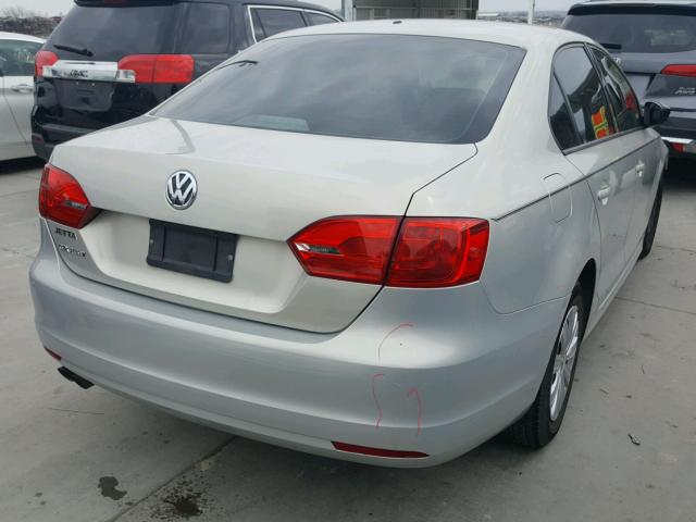 3VW2K7AJ2BM330738 - 2011 VOLKSWAGEN JETTA BASE ვერცხლისფერი ფოტო 4