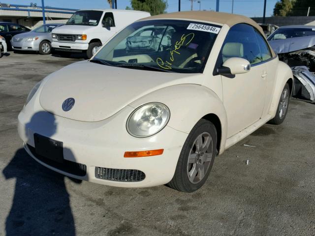 3VWRG31Y47M400785 - 2007 VOLKSWAGEN NEW BEETLE 奶油色 照片 2