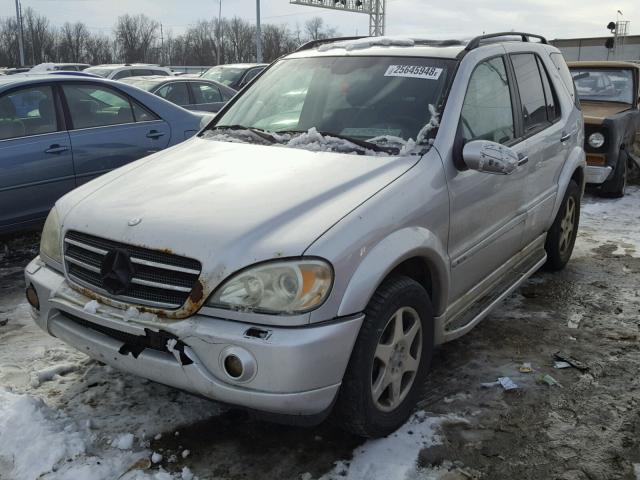 4JGAB75E62A319441 - 2002 MERCEDES-BENZ ML 500 SILVER photo 2