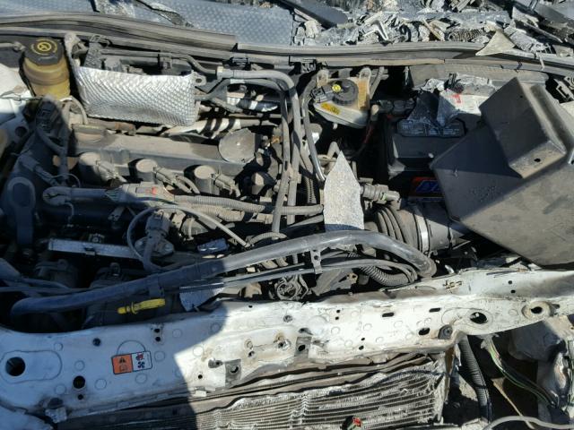 1FAFP34N85W230392 - 2005 FORD FOCUS ZX4 WHITE photo 7