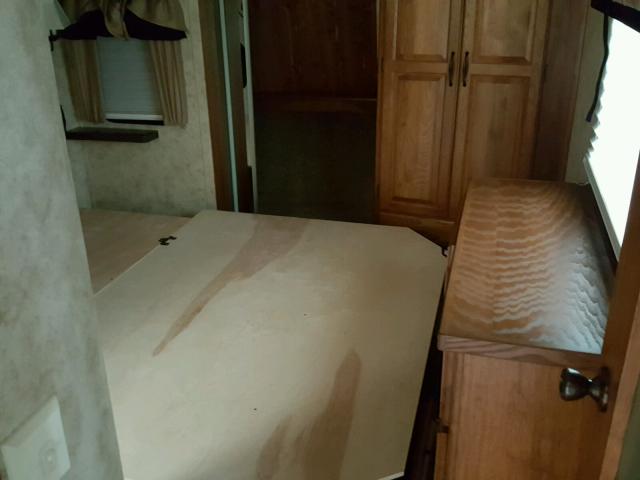 4YDF34528B4701140 - 2011 KEYSTONE MONTANA WHITE photo 5