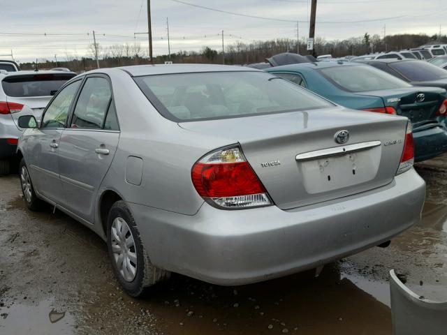 4T1BE32K15U425524 - 2005 TOYOTA CAMRY LE SILVER photo 3