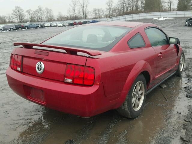 1ZVFT80N155141100 - 2005 FORD MUSTANG RED photo 4