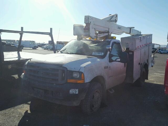 1FDAF57F51EC17201 - 2001 FORD F550 SUPER TWO TONE photo 2