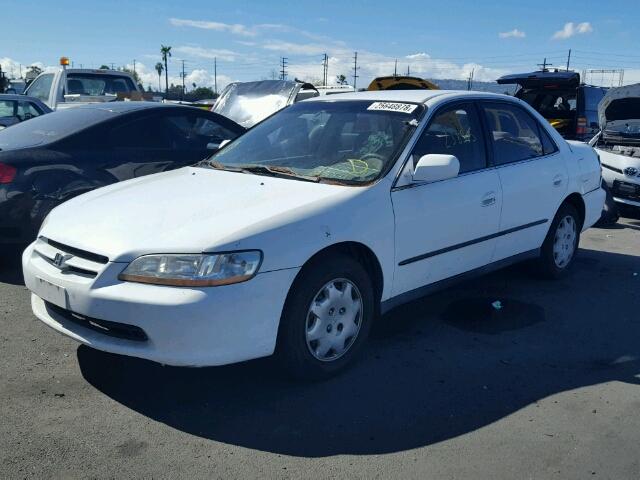 JHMCG6657YC000780 - 2000 HONDA ACCORD LX WHITE photo 2