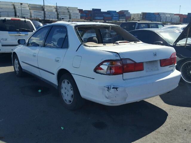 JHMCG6657YC000780 - 2000 HONDA ACCORD LX WHITE photo 3