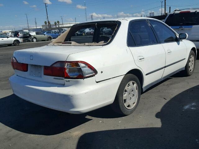 JHMCG6657YC000780 - 2000 HONDA ACCORD LX WHITE photo 4