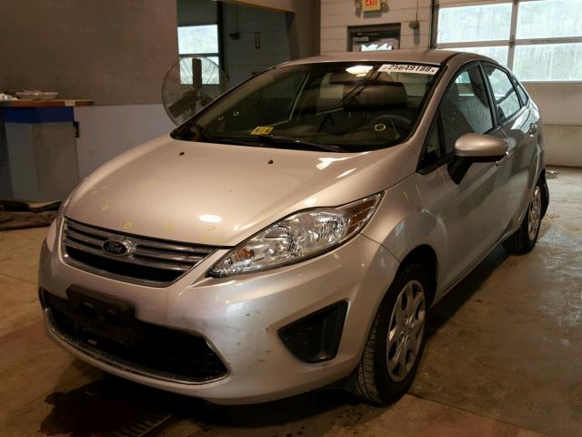 3FADP4BJ3CM186702 - 2012 FORD FIESTA SE SILVER photo 2