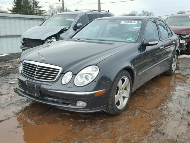 WDBUF70J43A158954 - 2003 MERCEDES-BENZ E 500 GRAY photo 2