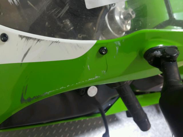 JKAZXDP131A055377 - 2001 KAWASAKI ZX750 P GREEN photo 17