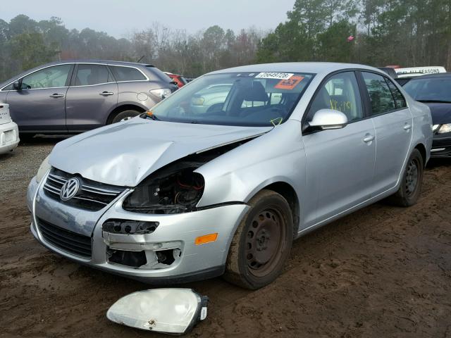 3VWJX7AJ6AM009488 - 2010 VOLKSWAGEN JETTA S SILVER photo 2