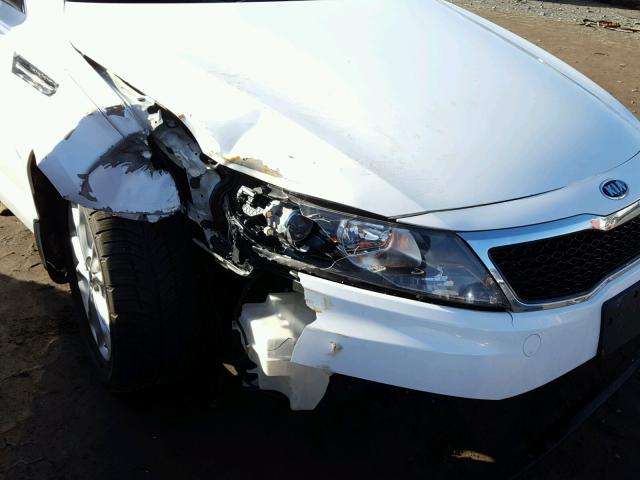 KNAGN4A78B5174307 - 2011 KIA OPTIMA EX WHITE photo 9