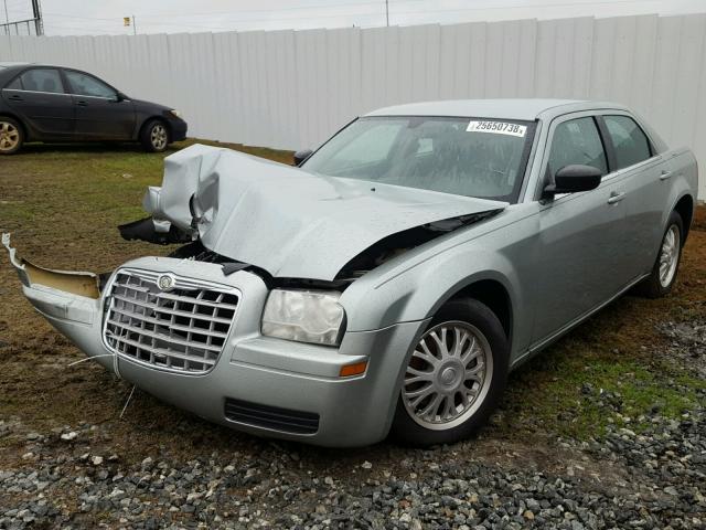 2C3KA43R26H303491 - 2006 CHRYSLER 300 SILVER photo 2