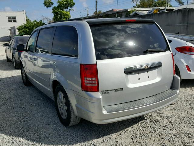 2A8HR54P48R843853 - 2008 CHRYSLER TOWN & COU SILVER photo 3