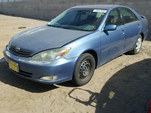 4T1BE32K64U832897 - 2004 TOYOTA CAMRY LE BLUE photo 2