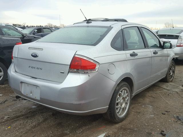 1FAHP3FN1AW282303 - 2010 FORD FOCUS SE SILVER photo 4