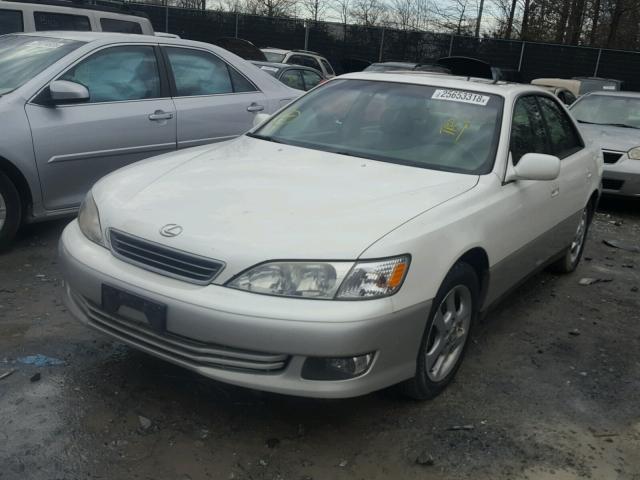 JT8BF28G8Y0262332 - 2000 LEXUS ES 300 WHITE photo 2