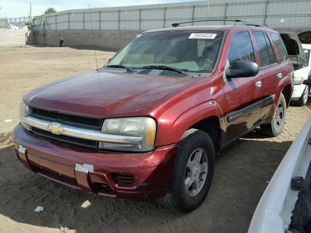 1GNDT13S152354480 - 2005 CHEVROLET TRAILBLAZE MAROON photo 2