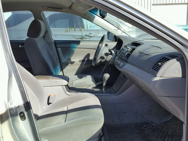 4T1BE32K95U588812 - 2005 TOYOTA CAMRY LE GRAY photo 5