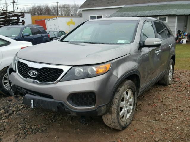 5XYKTCA10BG119284 - 2011 KIA SORENTO BA GREEN photo 2