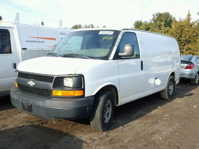 1GCFG15X871149570 - 2007 CHEVROLET EXPRESS G1 WHITE photo 2