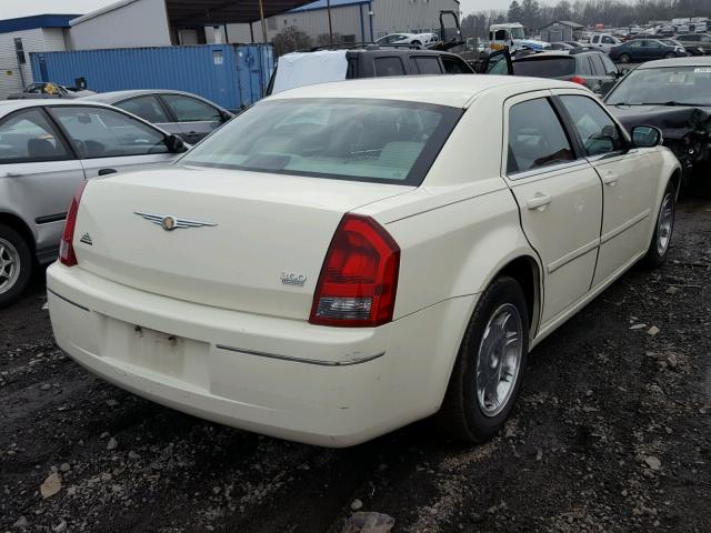 2C3JA53G85H651830 - 2005 CHRYSLER 300 TOURIN CREAM photo 4