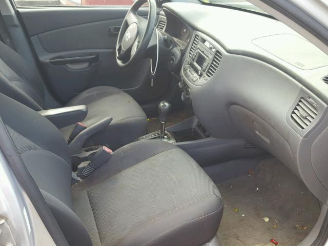 KNADH4A38A6612257 - 2010 KIA RIO LX Մոխրագույն լուսանկար 5