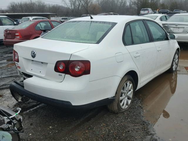 3VWRZ7AJ8AM158126 - 2010 VOLKSWAGEN JETTA SE WHITE photo 4