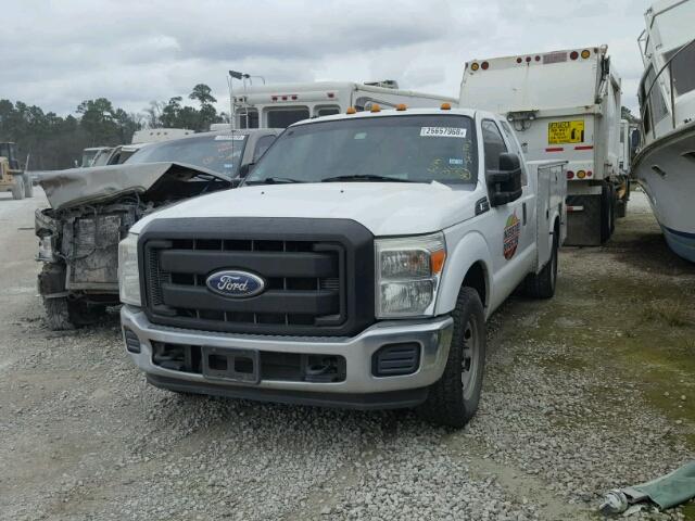 1FD8X3E66BEA20672 - 2011 FORD F350 SUPER WHITE photo 2