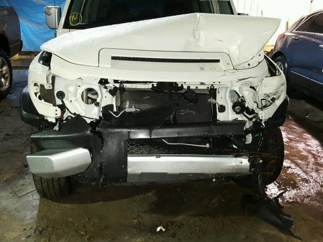 JTEBU4BF5EK206492 - 2014 TOYOTA FJ CRUISER WHITE photo 9