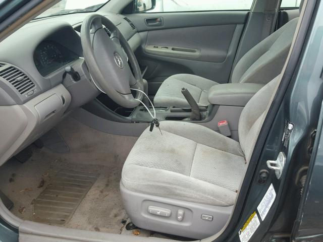 4T1BF32K44U065242 - 2004 TOYOTA CAMRY LE GRAY photo 5