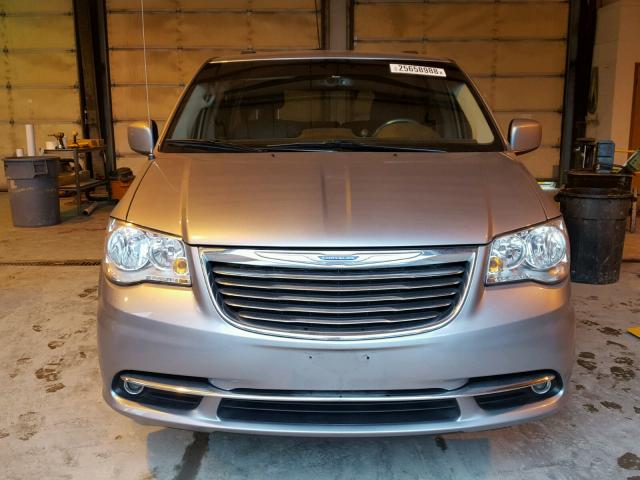 2C4RC1BG1GR268070 - 2016 CHRYSLER TOWN & COU GRAY photo 9