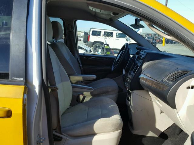 2D4RN4DG8BR731570 - 2011 DODGE GRAND CARA YELLOW photo 5