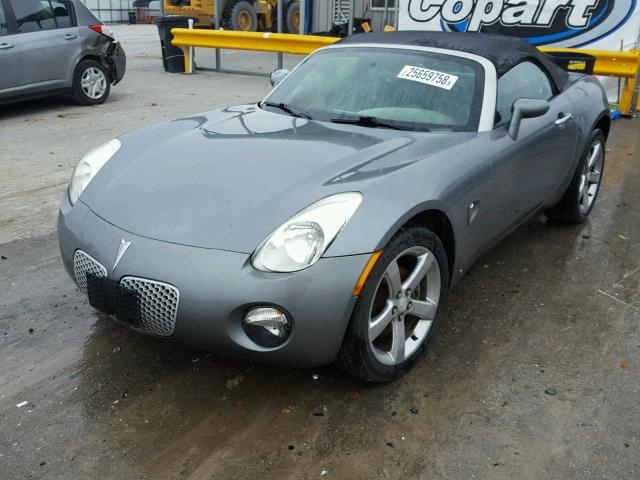 1G2MB35B57Y106077 - 2007 PONTIAC SOLSTICE GRAY photo 2