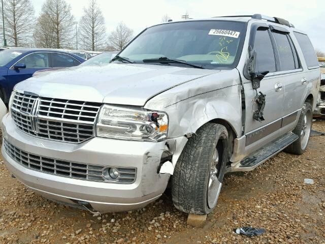 5LMFU27527LJ03658 - 2007 LINCOLN NAVIGATOR SILVER photo 2