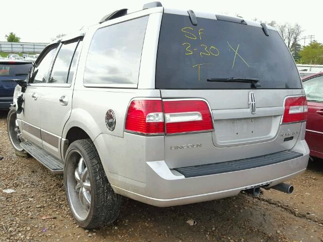 5LMFU27527LJ03658 - 2007 LINCOLN NAVIGATOR SILVER photo 3