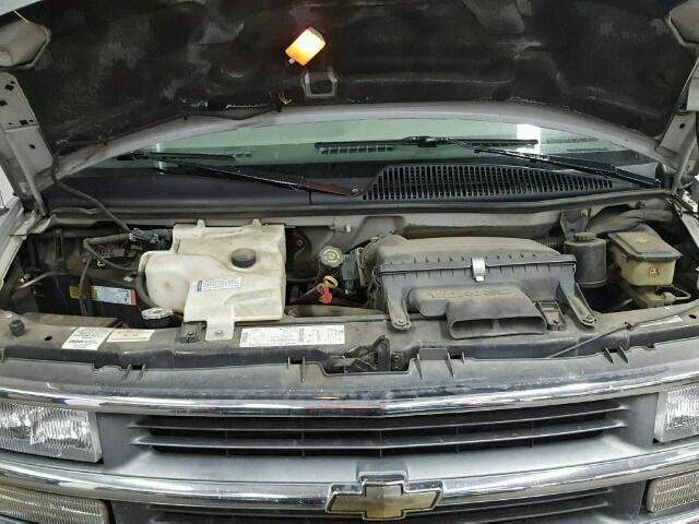 1GBFG15M8T1024069 - 1996 CHEVROLET G10 GRAY photo 7