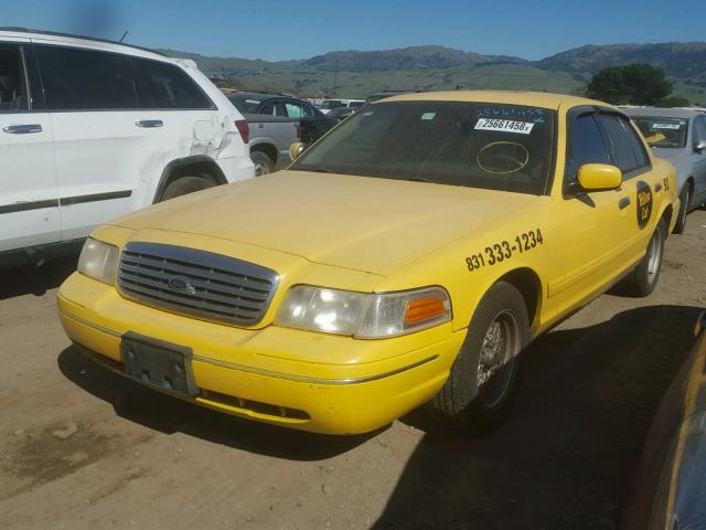 2FAFP74W61X131102 - 2001 FORD CROWN VICT YELLOW photo 2