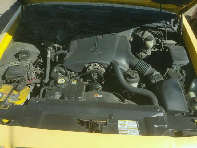 2FAFP74W61X131102 - 2001 FORD CROWN VICT YELLOW photo 7