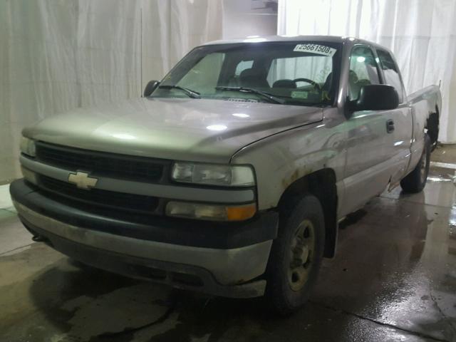 2GCEK19V0Y1214331 - 2000 CHEVROLET SILVERADO GRAY photo 2