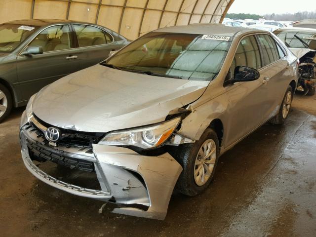 4T4BF1FKXFR468455 - 2015 TOYOTA CAMRY LE SILVER photo 2