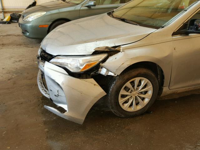 4T4BF1FKXFR468455 - 2015 TOYOTA CAMRY LE SILVER photo 9