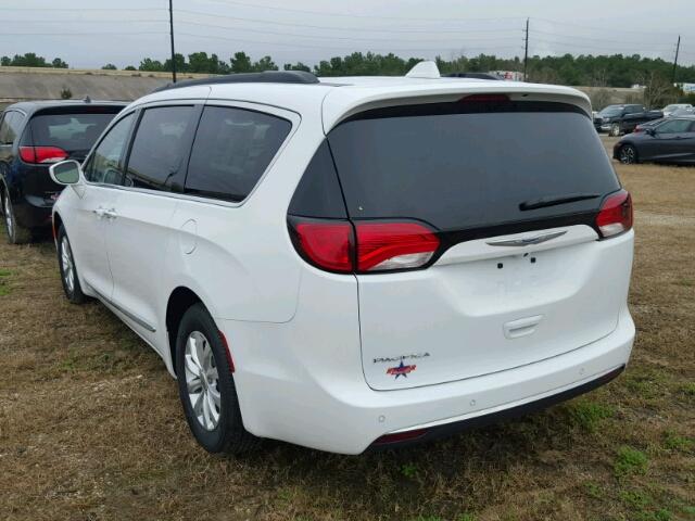 2C4RC1BG8HR810606 - 2017 CHRYSLER PACIFICA T WHITE photo 3