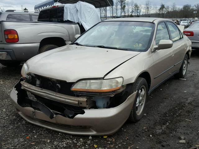 1HGCG5648YA109491 - 2000 HONDA ACCORD LX GOLD photo 2