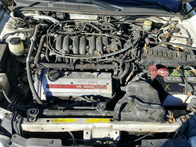 JN1CA31DX1T813295 - 2001 NISSAN MAXIMA GXE WHITE photo 7