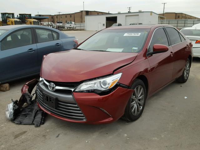 4T1BF1FK5HU814778 - 2017 TOYOTA CAMRY LE RED photo 2