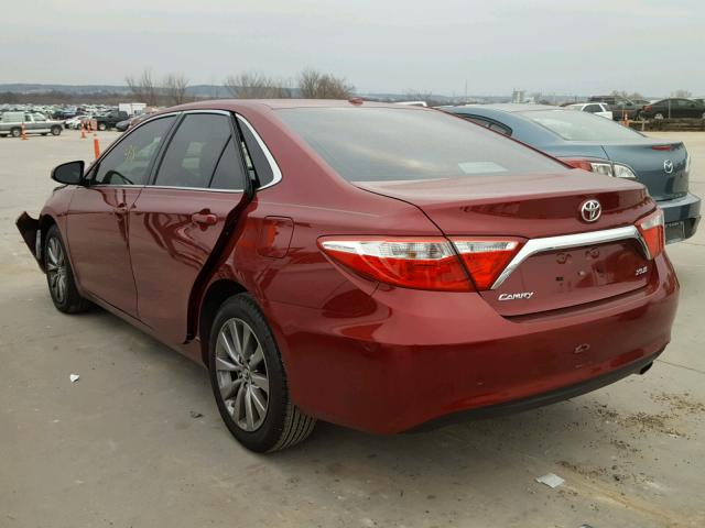 4T1BF1FK5HU814778 - 2017 TOYOTA CAMRY LE RED photo 3